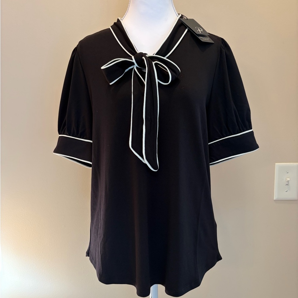 #185 Adrianna Papell NWT Beautiful Black Blouse with White Accents. Size S - Picture 4 of 15